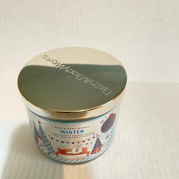 NEW Bath & Body Works 3 Wick Winter Candle with Festive Design - Picture 6 of 7